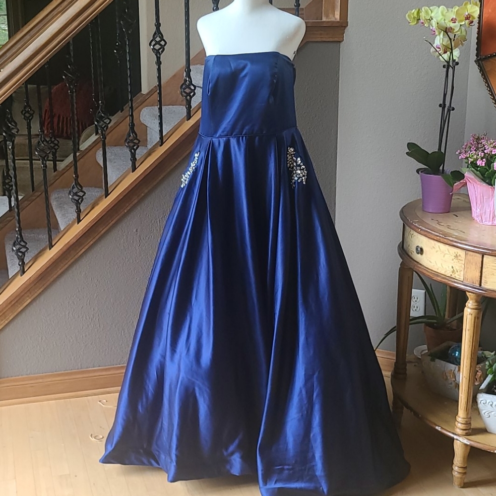 Navy strapless dress size 18